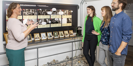 Museumsinspektør laver foredrag i udstillingen