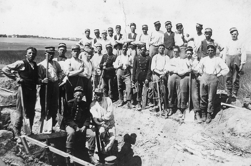 28. bataillons 4. kompagni på gravearbejde ved Tunestillingen 1916-17