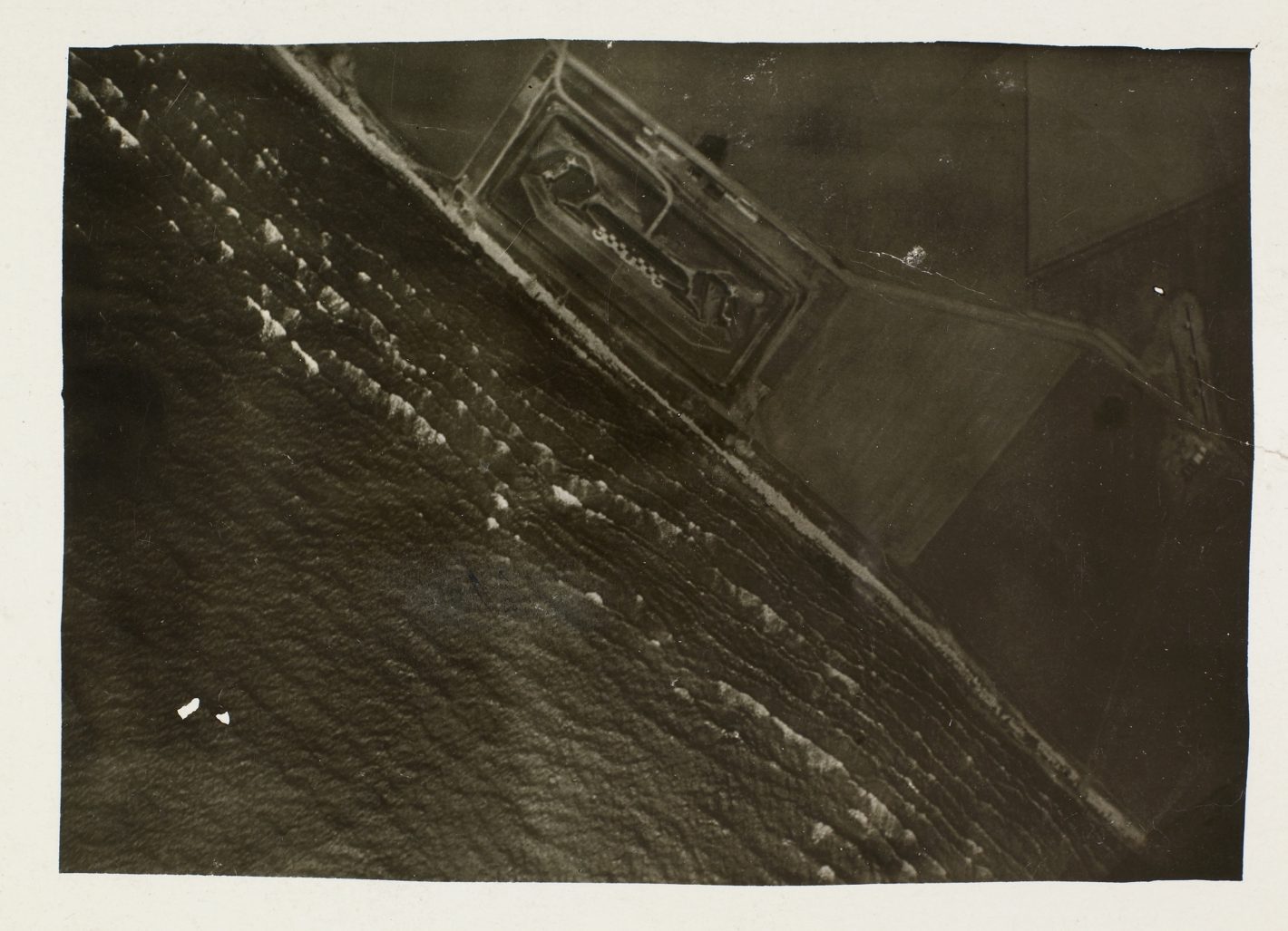 Luftfoto af Mosede Batteri og Sdr. Haubitsbatteri, taget 11. maj 1917.