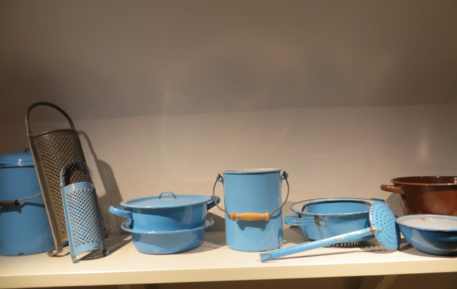 Køkkentøj kendt som Madam Blå