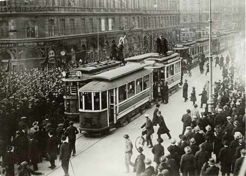 Urolighederne i København 13. november 1918 kaldet Grønttorvsspektaklerne.