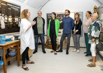 Gruppe bliver vist rundt på Mosede Fort