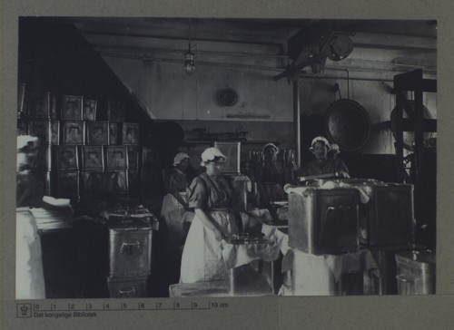 Det første kommunale folkekøkken i Heimdalsgade, København, marts 1917