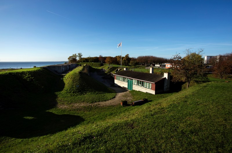 Udsigt over Mosede Fort med infirmeri-bygningen i fokus